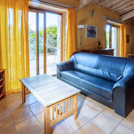 By Villa Fraissé-des-Corbières